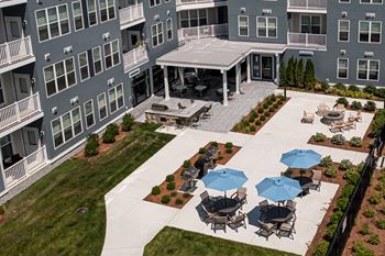 Outdoor Grilling & Dining Areas
